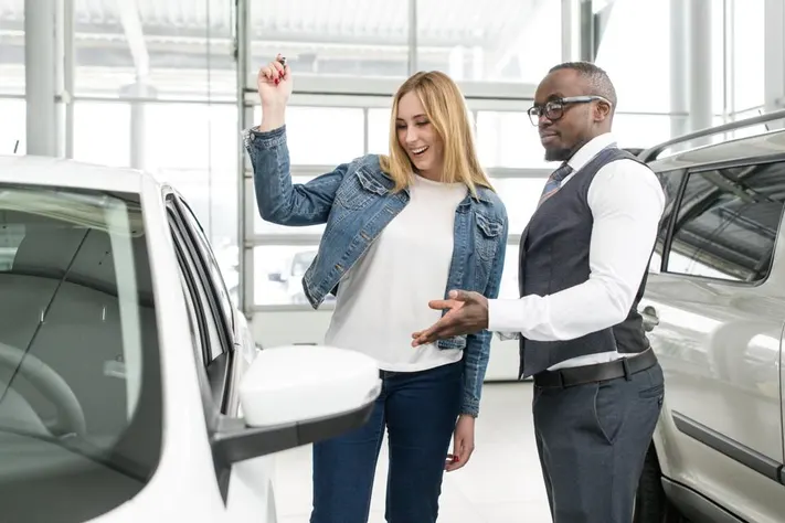 Ajuda com o carro facilitada pela equipe DIRLEI